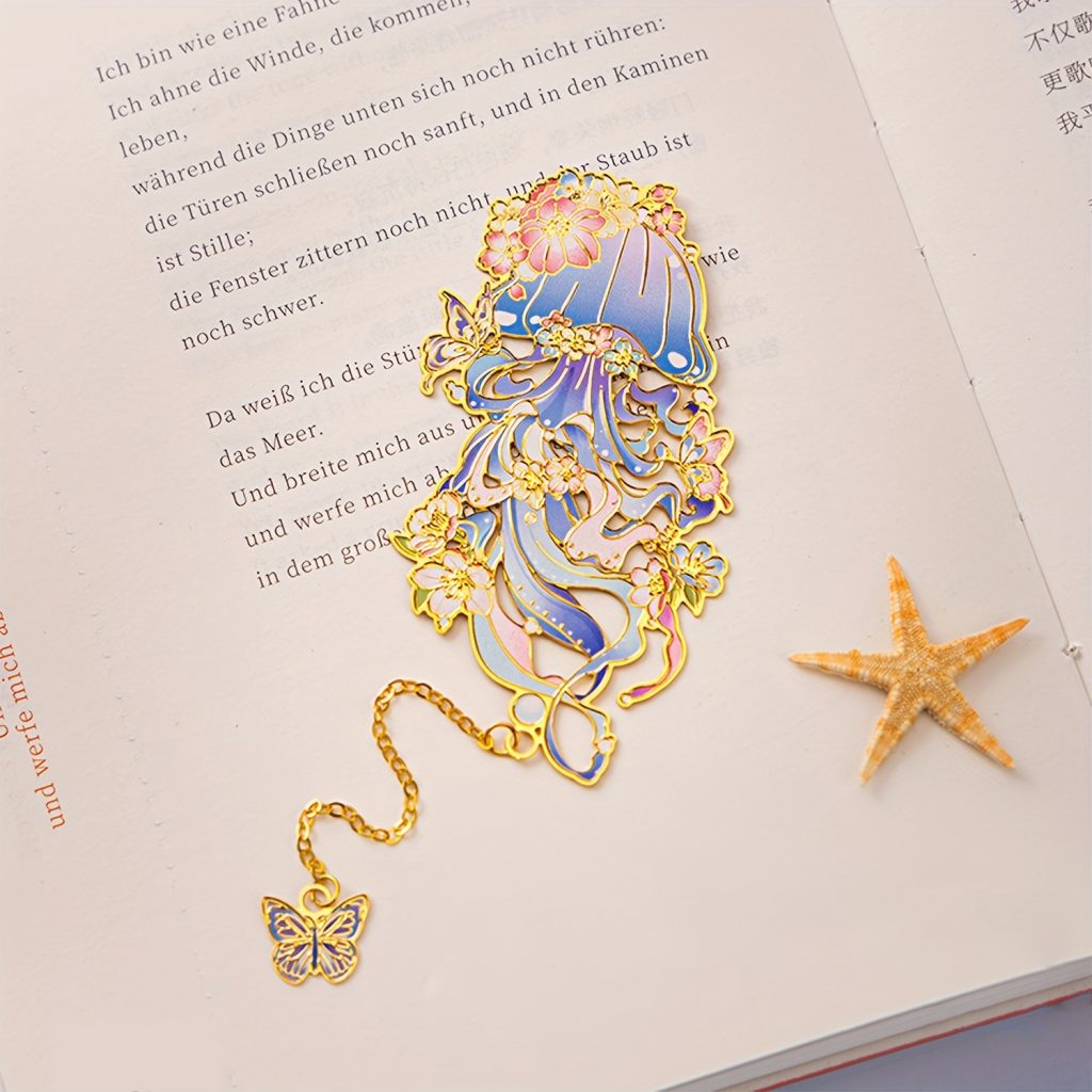 One Metal Bookmark Featuring a Chain Tassel, Designed with a Golden Hollow Shell And Starfish Motif, Perfect As a Rustproof Gift for Book Enthusiasts, Including Women, Men, Writers, And Teachers, Suitable for Birthdays, Christmas